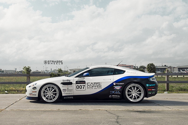 Фото дисков Strasse Wheels R10 Performance Глянцевый лак на Aston Martin Vantage 2