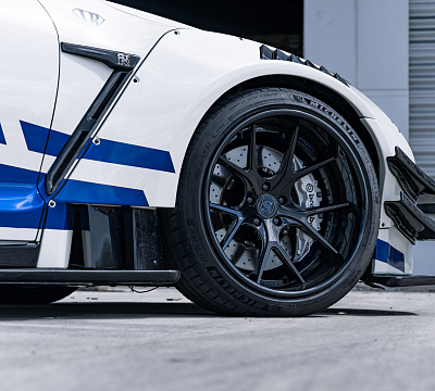 Фото дисков Strasse Wheels SM5R Deep Concave FS на Nissan GT-R