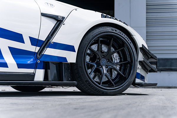 Фото дисков Strasse Wheels SM5R Deep Concave FS Черный глянец на Nissan GT-R