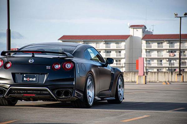 Фото дисков HRE 555 GTM Глянцевый лак на Nissan GT-R