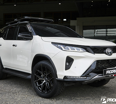 Фото дисков Vossen HF6-4 на Toyota Fortuner II