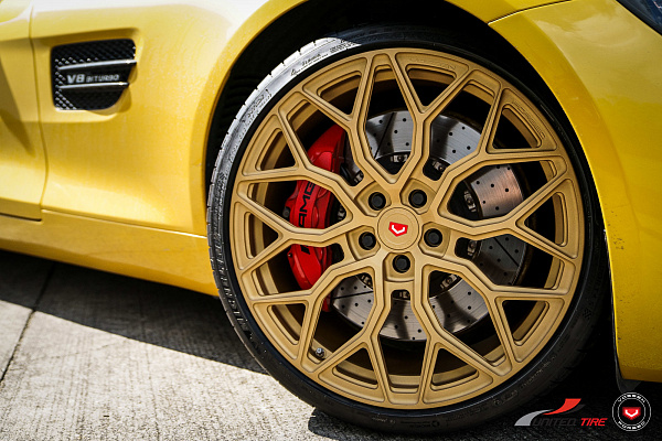 Фото дисков Vossen S17-01 Сатиновое золото на Mercedes-Benz AMG GT I