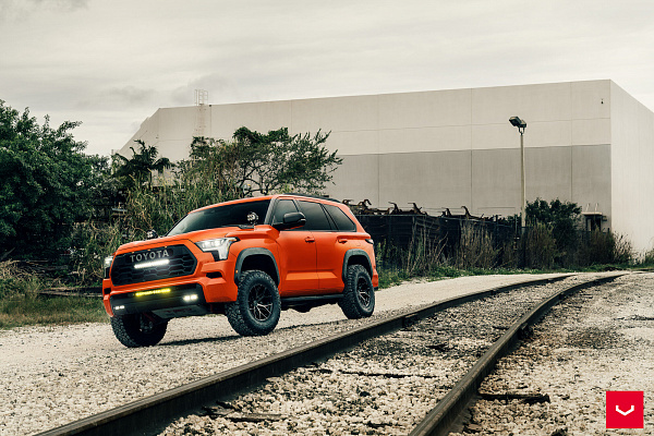 Фото дисков Vossen HF6-4 Глянцевый темный лак на Toyota Sequoia III
