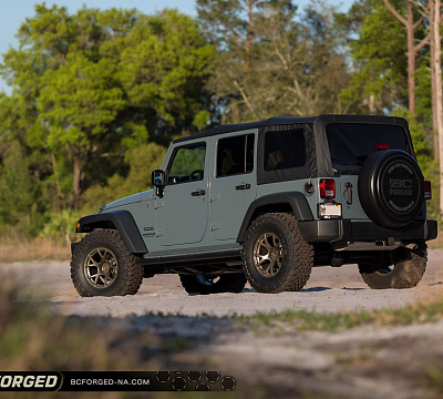 Фото дисков BC Forged RZ05 на Jeep Wrangler III (JK)