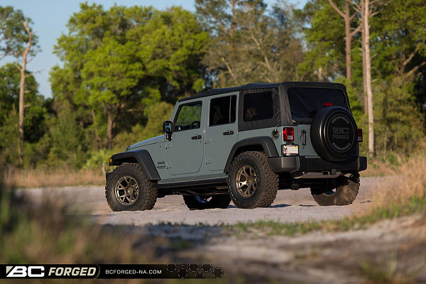 Фото дисков BC Forged RZ05 Сатиновая бронза на Jeep Wrangler III (JK)