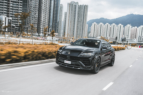 Фото дисков Brixton Forged PF7 Сатиновый темный лак на Lamborghini Urus