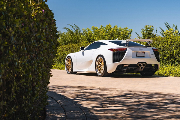 Фото дисков Anrky AN30 Сатиновое золото на Lexus LFA