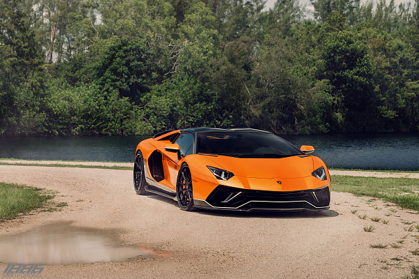 Фото дисков 1886 Wheels G010 Черный сатин на Lamborghini Aventador