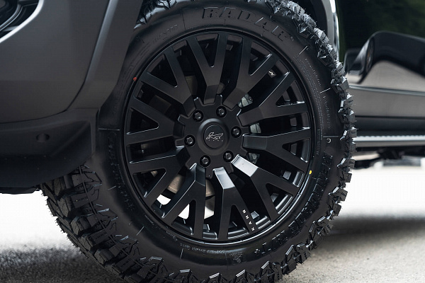Фото дисков Kahn G22 DC Черный сатин на Toyota Land Cruiser Prado 250