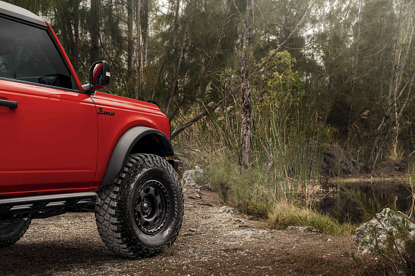 Фото дисков Black Rhino VOYAGER Черный сатин на Ford Bronco
