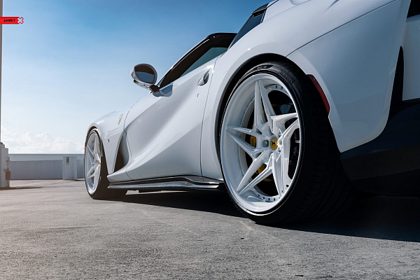 Фото дисков Anrky S3-X3 Белый глянец на Ferrari 812