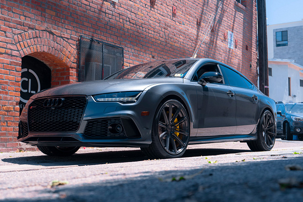 Фото дисков CEC C882 Глянцевый темный лак на Audi A/RS 7 (4G)