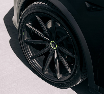 Фото дисков Brixton Forged R11-R на Tesla Model X