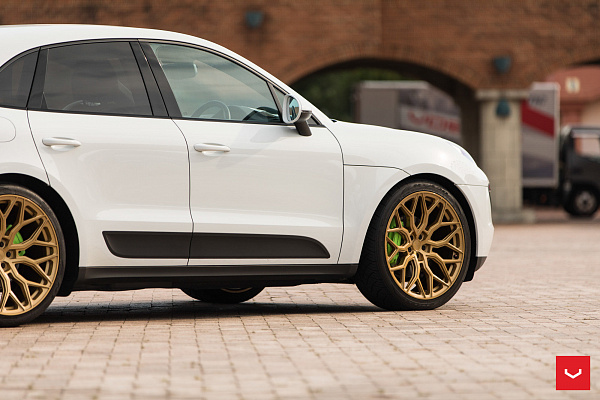 Фото дисков Vossen HF-2 Сатиновое золото на Porsche Macan I