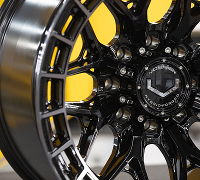 Vossen HFX-1 (8-Lug)