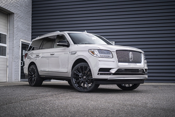 Фото дисков Asanti CORONA TRUCK Черный глянец на Lincoln Navigator IV