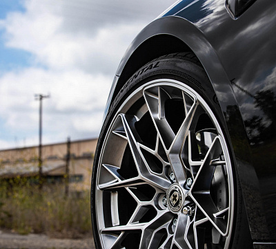 Фото дисков HRE FF10 на Tesla Model 3