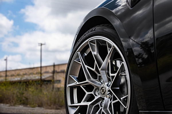 Фото дисков HRE FF10 Серебро на Tesla Model 3
