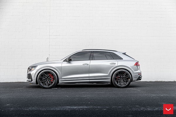 Фото дисков Vossen HF-7 Черный глянец на Audi Q8