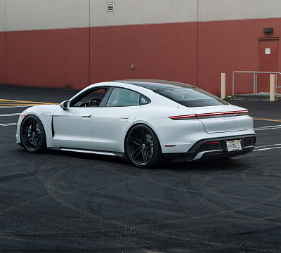 Фото дисков HRE S107SC на Porsche Taycan I