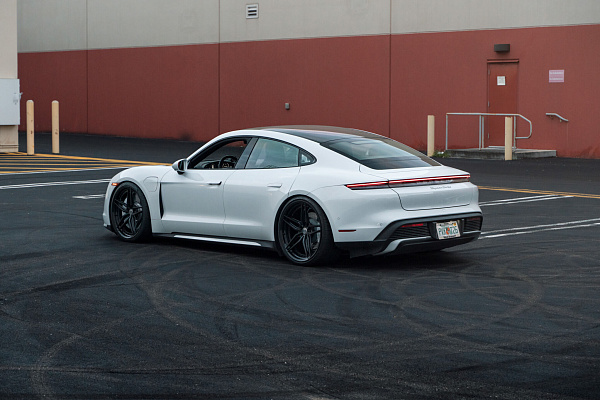 Фото дисков HRE S107SC Черный сатин на Porsche Taycan I