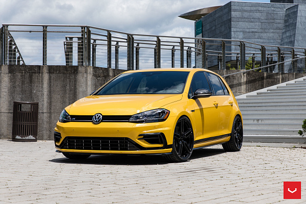 Фото дисков Vossen HF-1 Черный глянец на Volkswagen Golf VII
