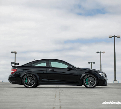 Фото дисков HRE P104 на Mercedes-Benz C-Class (W204)