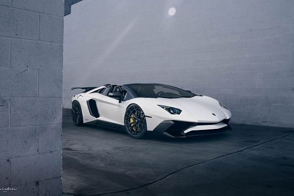 Фото дисков Brixton Forged PF10 Черный матовый на Lamborghini Aventador