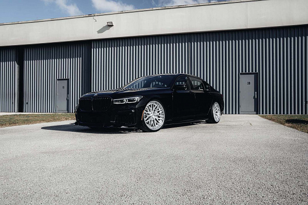 Фото дисков Strasse Wheels SV10M-RS Deep Concave FS Глянцевый лак на BMW 7 (G11/G12)