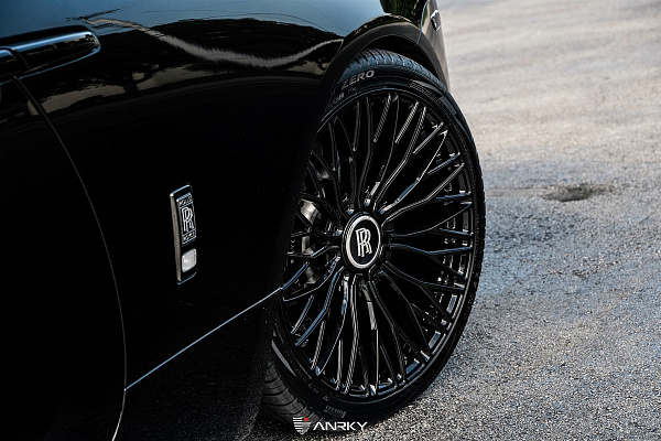 Фото дисков Anrky RF-140 Черный глянец на Rolls-Royce Wraith