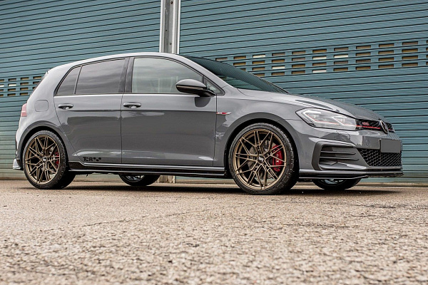 Фото дисков Bola FLV Сатиновая бронза на Volkswagen Golf VII