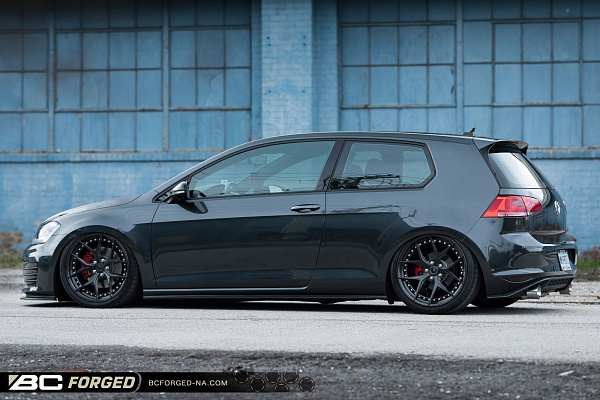 Фото дисков BC Forged HCS21 Глянцевый темный лак на Volkswagen Golf VII