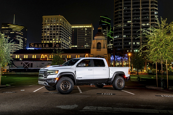 Фото дисков Black Rhino RAPID Сатиновая бронза на Ram 1500 V