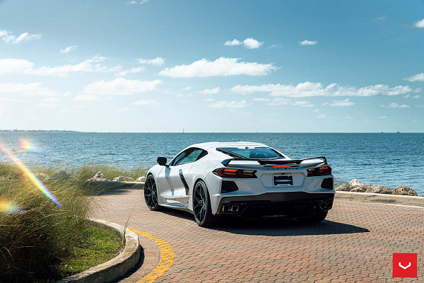 Фото дисков Vossen HF-5 Черный глянец на Chevrolet Corvette C8