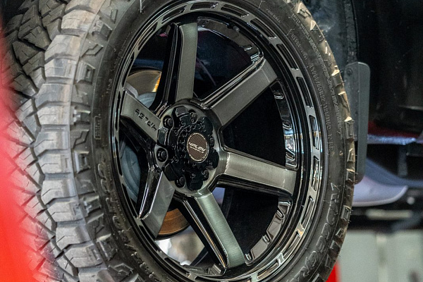 Фото дисков 4PLAY 4P63 Черный глянец на Chevrolet Silverado IV