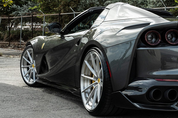 Фото дисков Anrky AN28 Глянцевый лак на Ferrari 812