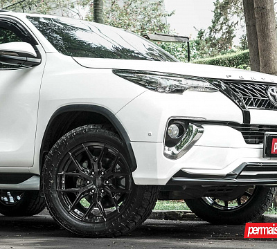 Фото дисков Vossen HF6-4 на Toyota Fortuner II