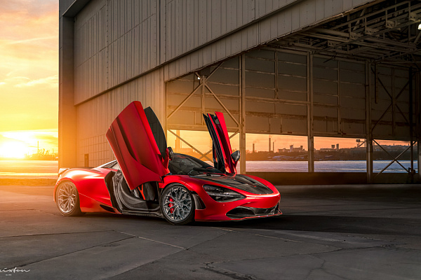 Фото дисков Brixton Forged CM6-R Сатиновый темный лак на McLaren 720S
