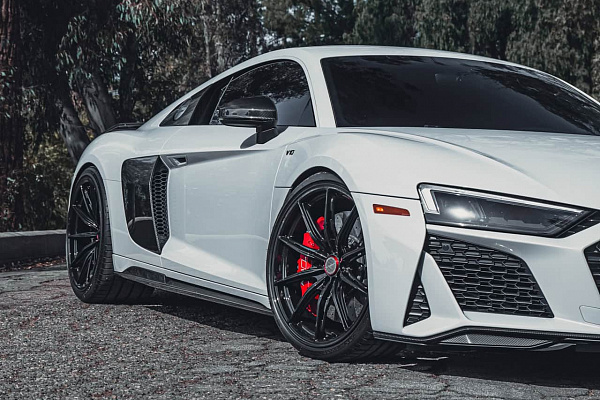 Фото дисков Brixton Forged FDE11 Черный глянец на Audi R8 (4S)