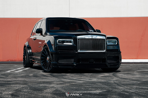 Фото дисков Anrky RF-282 Черный глянец на Rolls-Royce Cullinan