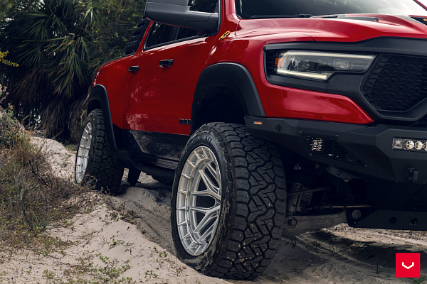 Фото дисков Vossen HFX-1 (6-Lug) Серебро на Ram 1500 V