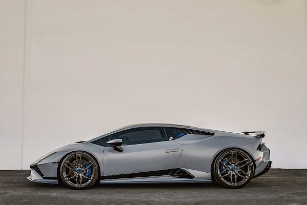 Фото дисков Anrky AN16 Глянцевый темный лак на Lamborghini Huracan