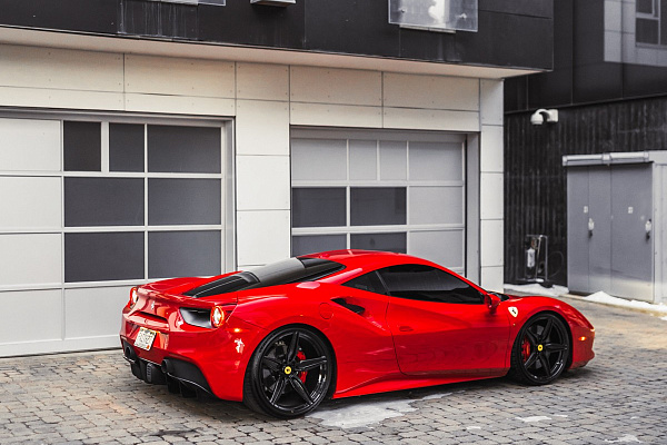 Фото дисков Brixton Forged PF4 Черный глянец на Ferrari 488
