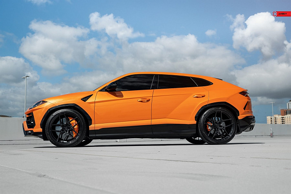 Фото дисков Anrky S1-X4 Черный глянец на Lamborghini Urus