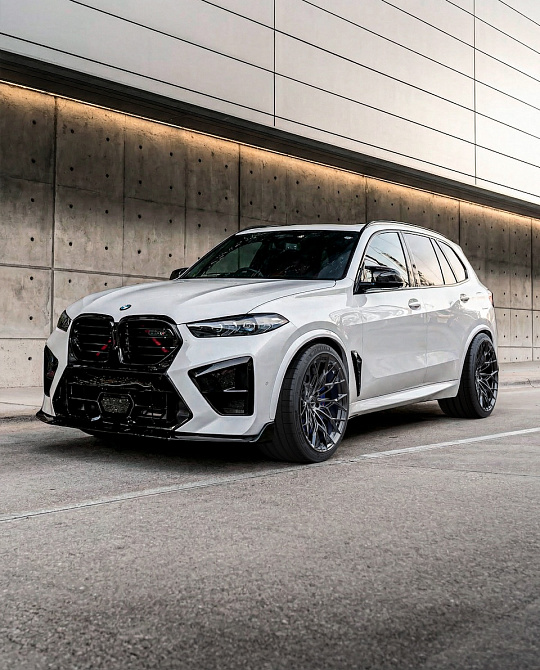 Фото дисков BLV-X Глянцевый темный лак на BMW X5/X5 M (G05/F95)