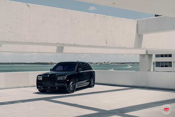 Фото дисков Vossen S17-18 Черный глянец на Rolls-Royce Cullinan