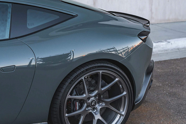 Фото дисков HRE 521M Глянцевый тонированный лак на Ferrari Roma