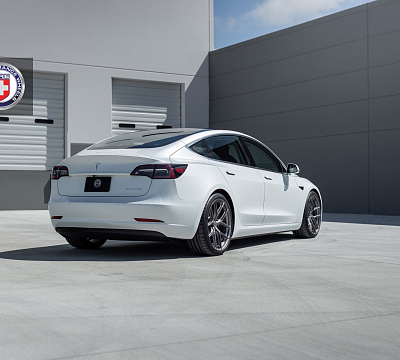 Фото дисков HRE P101SC на Tesla Model 3
