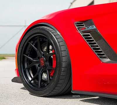 Фото дисков Strasse Wheels SM5R Deep Concave FS на Chevrolet Corvette C7
