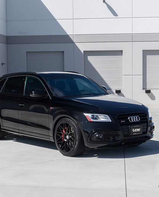 Фото дисков 300M Черный сатин на Audi Q5 (8R)